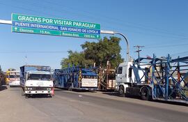 En Puerto Falcón, camioneros que importan vehículos usados protestaron contra las medidas impuestas por Brasil, ayer.