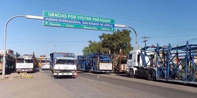 En Puerto Falcón, camioneros que importan vehículos usados protestaron contra las medidas impuestas por Brasil, ayer.