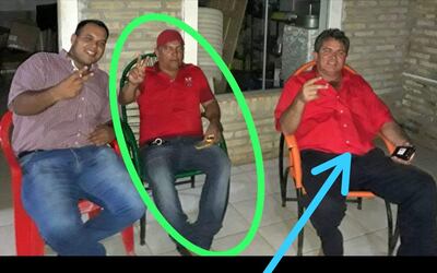 Cristian Saiz (centro) y Leonardo Saiz (derecha). El segundo está acusado de asesinar a su tío Teodoro y en algunos audios, el primero lo desafía por crear zozobra en su ciudad.