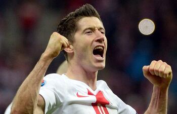 robert-lewandowski-27-anos-y-sus-goles-clasificaron-a-polonia-para-la-gran-cita-futbolistica-en-francia-2016--03056000000-1386877.jpg