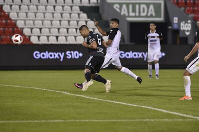 Richard Ortiz, con la cinta de capitán luego de la salida de Roque Santa Cruz, marcó el cuarto del franjeado.
