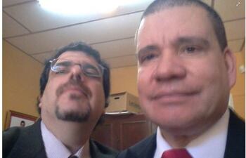 selfie-con-el-ministro-el-dr-jose-sardi-florentin-hace-alarde-en-su-cuenta-de-facebook-de-su-amistad-con-antonio-barrios--203524000000-1069626.jpg