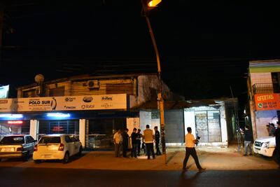 A la derecha se puede ver el techo de chapa de zinc desde donde cayó el anciano.