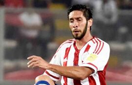 el-volante-debutante-hernan-villalba-trata-de-dominar-el-balon-para-iniciar-un-avance-del-seleccionado-paraguayo--21727000000-1398809.jpg