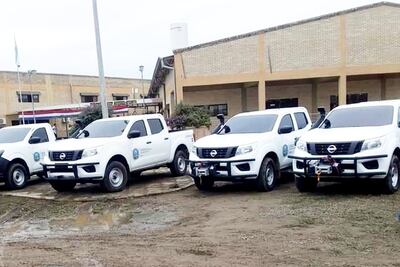 Parte de las camionetas adquiridas en mayo pasado por la Gobernación de Boquerón. Dos ya están averiadas.