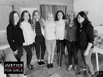 La duquesa de Sussex, Meghan Markle, dedica parte de su tiempo en Canadá a actividades con mujeres jóvenes en riesgo.