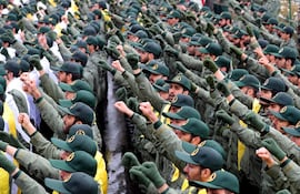 miembros-de-la-guardia-revolucionaria-de-iran-brazo-armado-del-regimen-fundamentalista-musulman-de-ese-pais-efe-194810000000-1821075.jpg