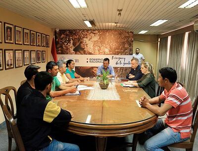 Representantes de la FNC se reunieron ayer con el ministro de Agricultura, Rodolfo Friedmann, y con técnicos del MAG.