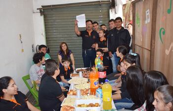 alumnos-padres-y-profesores-festejaron-la-habilitacion-oficial-de-la-academia--215534000000-1613001.jpg