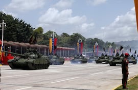 imagen-de-archivo-de-un-desfile-militar-en-venezuela-exhibiendo-su-poderio-militar-con-material-belico-adquirido-a-rusia-y-china-principalmente--213108000000-1082280.jpg