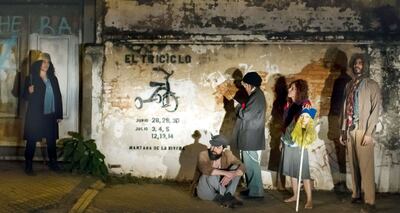 El elenco que lleva a escena la obra “El triciclo”. Los actores conforman la compañía llamada Pire Porã Teatro.