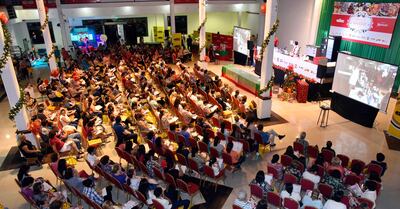 Más de 600 personas asistieron ayer al primer día de clases en la octava edición de los Cursillos de Navidad en el Centro de Convenciones Mariscal.