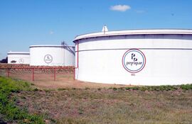 los-cartelitos-seran-instalados-en-la-exrefineria-de-petropar-en-villa-elisa-para-lo-cual-el-ente-pretende-gastar-unos-g-125-millones--212102000000-1426191.jpg