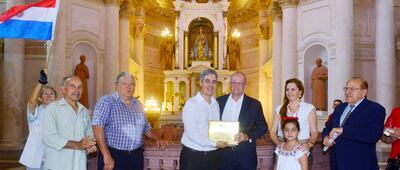 El Ing. Pedro Ferreira compartió el reconocimiento recibido con el Ing. Fabián Cáceres. Fue en el recinto del Panteón de los Héroes.