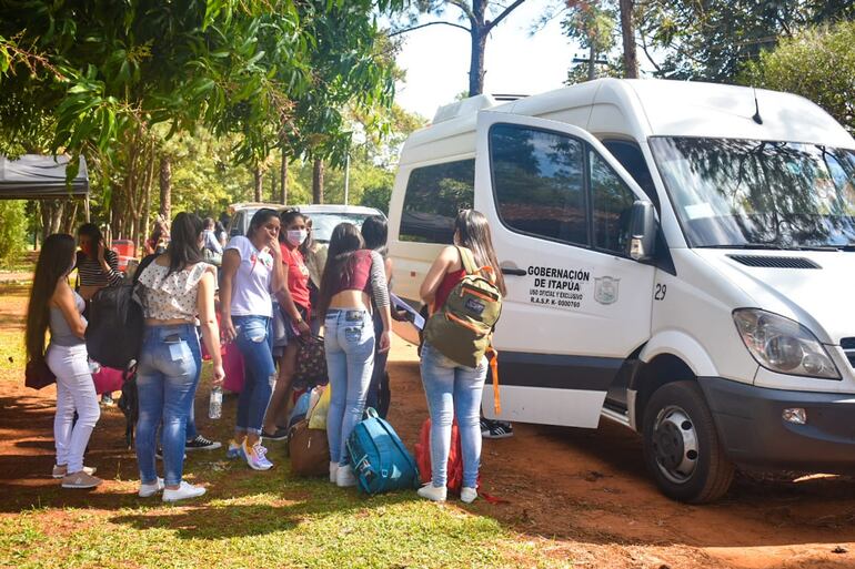 Los connacionales fueron trasladados hasta sus domicilios.