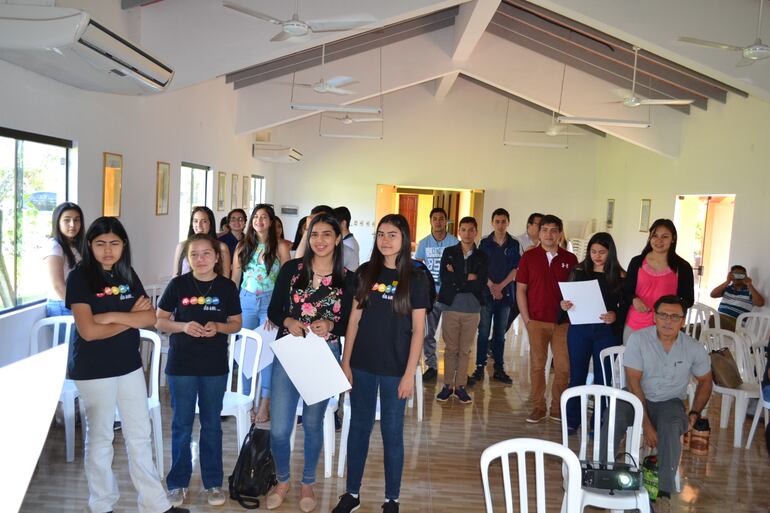 Foro juvenil organiza una conocida empresa procesadora de plantas medicinales.