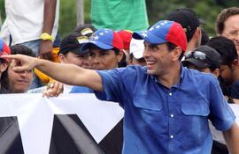 henrique-capriles-durante-una-manifestacion-contra-el-gobierno-de-nicolas-maduro-efe-213304000000-585492.jpg