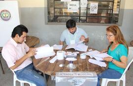 las-mesas-receptoras-de-votos-en-el-dia-de-los-comicios-estan-integradas-por-un-presidente-de-mesa-y-dos-vocales--211311000000-1389765.jpg