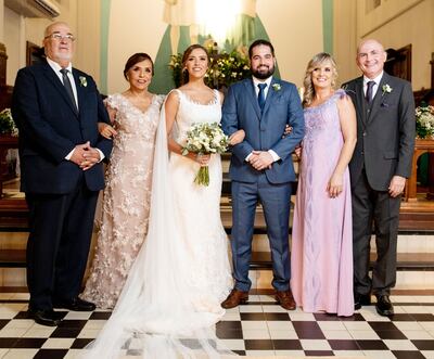 Fueron padrinos: Pedro Agüero Orlandini y Esmilda Renaut de Agüero; Viviana Esther Vargas Arnold y Luis Alberto Mendoza Roig.