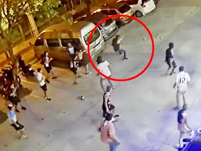 Guillermo Rafael Benítez Barrios, de Olimpia, ataca a tiros a los barras de Cerro Porteño. Este fue detenido aquella misma noche.