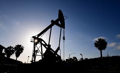 La agitación en el mercado petrolero, hundido por la falta de demanda debido a la pandemia, persistía ayer. Un analista sintetizó esta crisis del crudo: “vale menos que una pizza”.