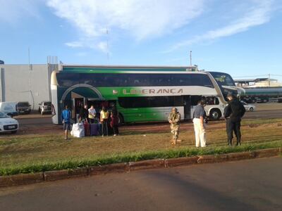 Bus en el cual partieron los estudiantes brasileños.