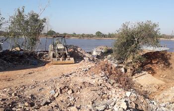 Se destruyeron los accesos clandestinos en zona de Lambaré.