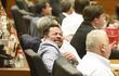 El imputado diputado de Alto Paraná Ulises Quintana (ANR, Añetete) se muestra contento tras reasumir su banca ayer.
