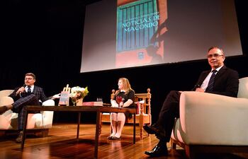 luis-bareiro-mabel-rehnfeldt-y-nelson-zapata-durante-el-lanzamiento-del-libro-noticias-de-macondo--204329000000-1656796.jpg
