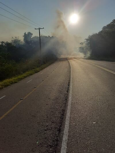 En la zona aún no hay bomberos sofocando el fuego.