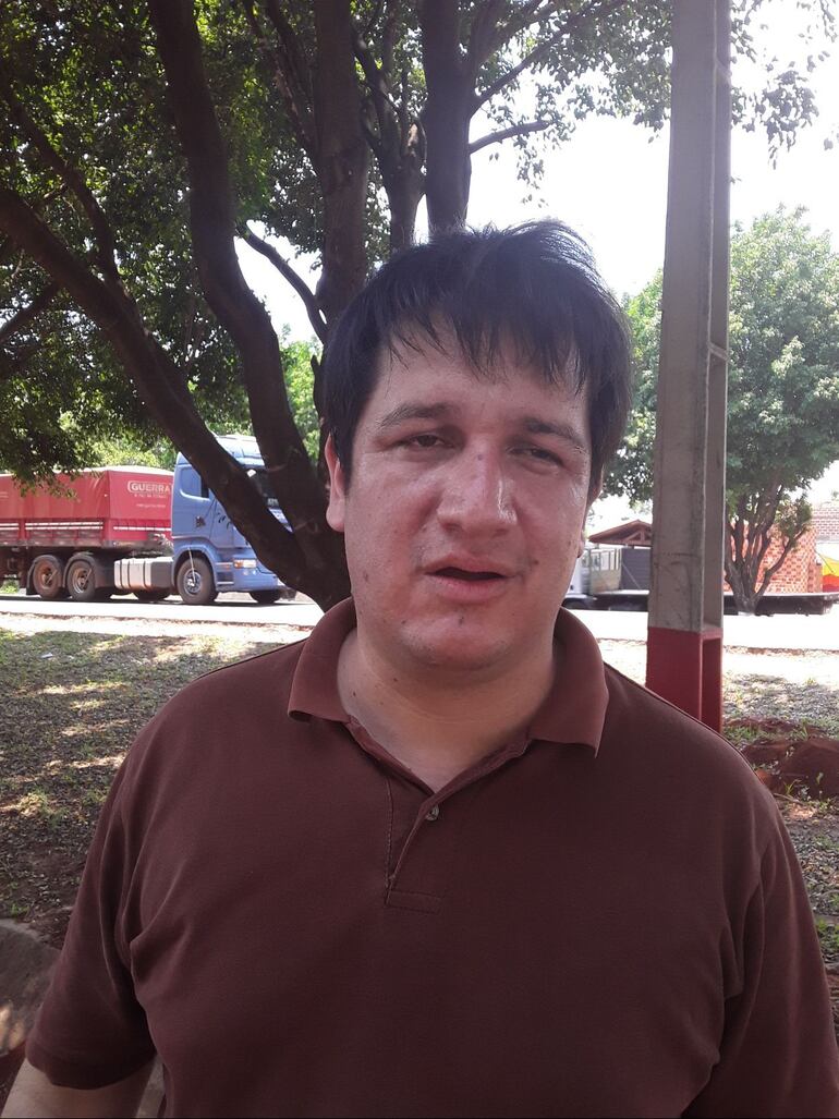 Reparan semáfoto en Horqueta.