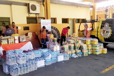 Gran cantidad de agua, jugos y alimentos no perecederos fueron donados.