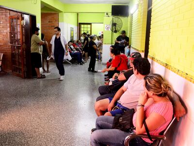 El fin de semana el Instituto de Medicina Tropical recibió a más de 400 pacientes, la mayoría con cuadros febriles por posible dengue y otro grupo para realizar su control. Hasta el momento ningún paciente internado presentó shock por dengue.