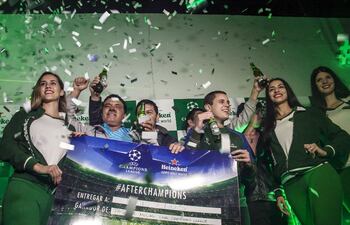 heineken-cerro-su-campana-con-un-afterchampions-en-la-terraza-del-hotel-dazzler--203927000000-1460680.jpg