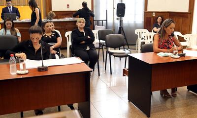 La fiscala acusadora María Zacarías (izq.), y la fiscala acusada Raquel Fernández (d.) en los alegatos en el JEM, ayer.