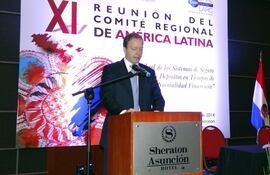 carlos-fernandez-v-en-su-disertacion-en-la-reunion-de-la-asociacion-internacional-de-aseguradoras-de-depositos-foto-gentileza-211320000000-1064195.jpg