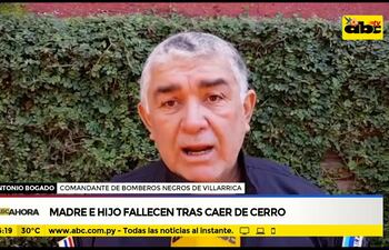 Madre e hijo fallecen tras caer de cerro