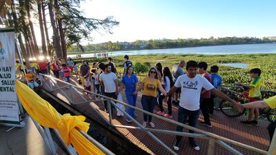 Abrazos masivos para prevenir suicidios.