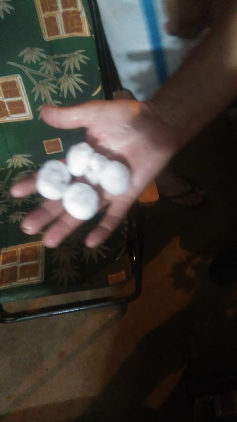 Una granizada afectó en la noche de hoy la zona de Santiago, Misiones.