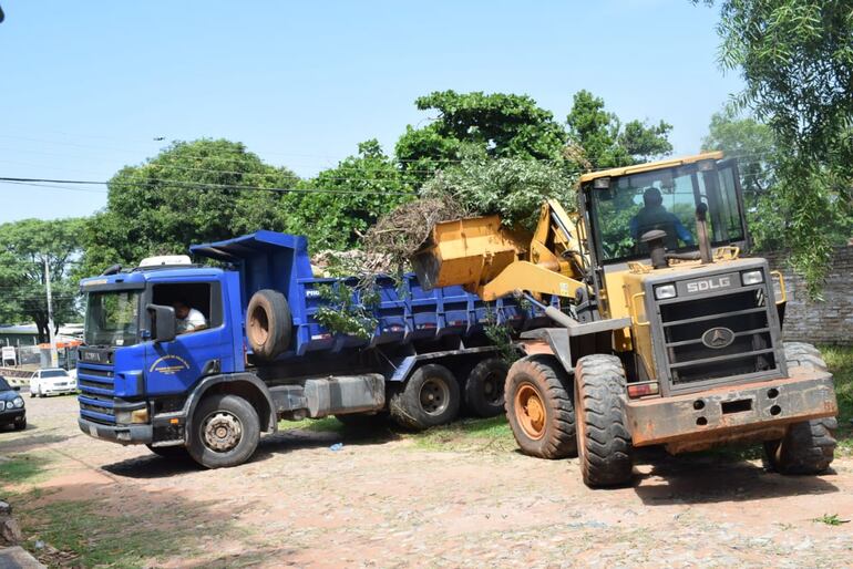 Minga ambiental realizada en Villa Elisa.