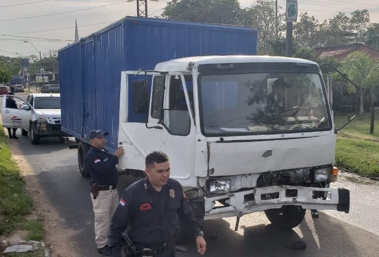 As&iacute; quedaron el m&oacute;vil del Detave y el cami&oacute;n con contrabando (Gentileza, Detave)