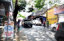 los-promotores-del-proyecto-metrobus-se-estan-olvidando-de-que-el-comercio-de-calles-como-general-aquino-foto-sera-notablemente-afectado--213308000000-1436793.jpg