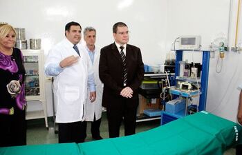 autoridades-del-ineram-y-el-ministro-de-salud-antonio-barrios-rehabilitaron-ayer-el-quirofano--210953000000-1037809.jpg
