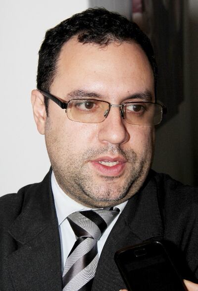 Luis Piñánez, agente fiscal.