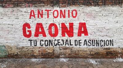 Varias murallas del  barrio San Pablo están pintadas con el nombre del edil Antonio Gaona (ANR).  La “jugada” es no colocar el número “2020” para que no sea considerada propaganda electoral.