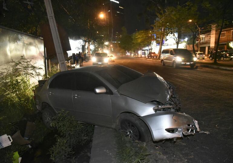 Aparatoso choque deja heridos leves sobre Aviadores