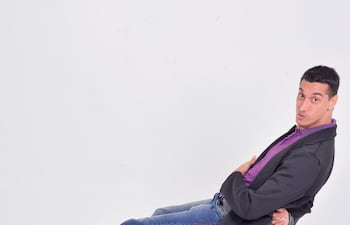 augusto-toranzos-actor-de-teatro-escenografo-y-profesor-de-arte-de-jovenes-y-adultos-con-capacidades-diferentes-ya-hecho-con-guion-en-mano-lo-enco-02514000000-1398329.jpg