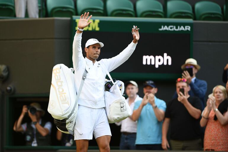 Rafael Nadal avanzó de ronda en Wimbledon.