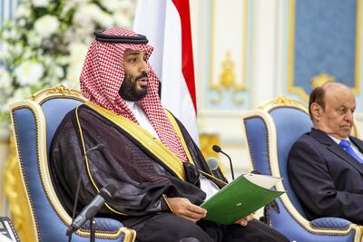 El príncipe Mohammed bin Salman de Arabia Saudí (i) y el presidente yemení Abdo Rabu Mansur Hadi, este martes en Riad.