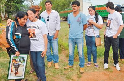Familiares de Edelio Morínigo y y Félix Urbieta, unidos en el dolor (foto archivo)
